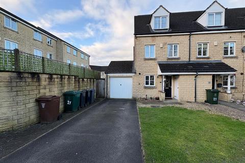 3 bedroom townhouse for sale, Fewston Avenue, Bradford