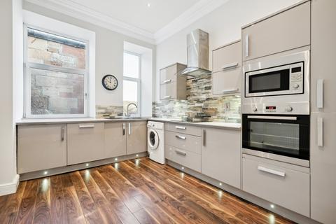 3 bedroom flat to rent, Ledard Road, Flat 2/2, Battlefield, Glasgow, G42 9QZ