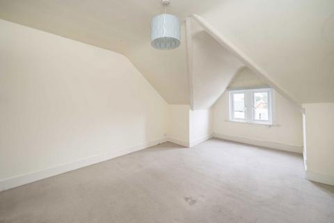 3 bedroom flat to rent, Madeley Road, London W5