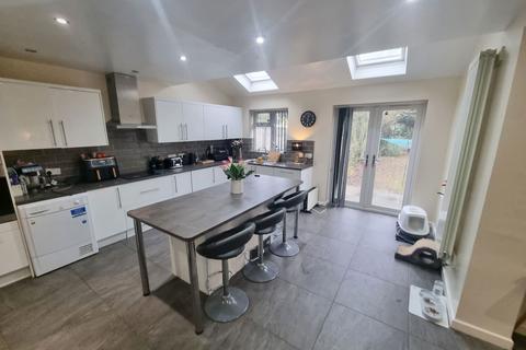 3 bedroom semi-detached house for sale, Solihull Road, Shirley