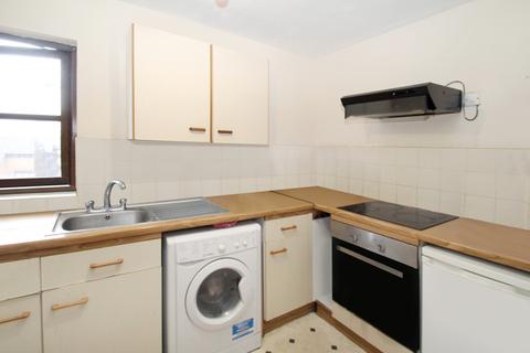 Studio to rent, Verona Close, UXBRIDGE, Greater London