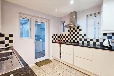 2 bedroom maisonette to rent, Park Road, Stanwell, Staines-upon-Thames, Surrey, TW19