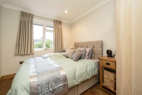 3 bedroom semi-detached house for sale, Howard Close, London W3