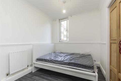 1 bedroom flat to rent, Poplar High Street, London E14