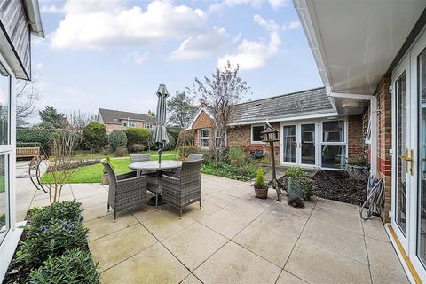 1 bedroom bungalow for sale, Fontwell Avenue, Eastergate, Chichester