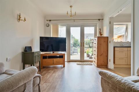 1 bedroom bungalow for sale, Fontwell Avenue, Eastergate, Chichester