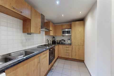 2 bedroom flat for sale, Benwell Road, London