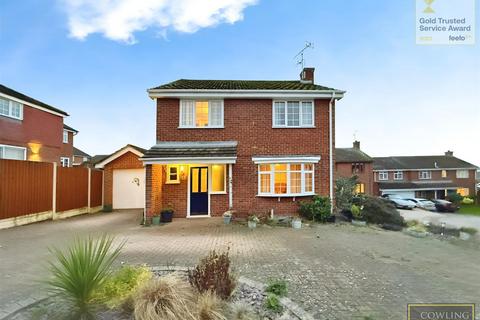 4 bedroom detached house for sale, Elham Drive, Pitsea, Basildon