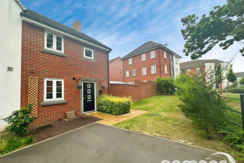 3 bedroom semi-detached house for sale, Munday Way, Basingstoke, Hampshire