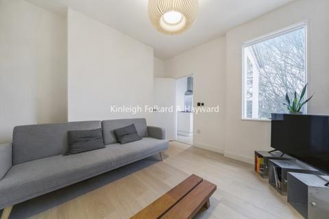 3 bedroom apartment to rent, St. Aidans Road London SE22