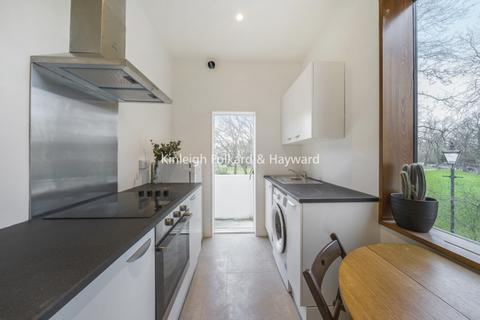 3 bedroom apartment to rent, St. Aidans Road London SE22