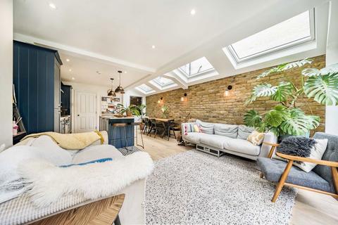 3 bedroom house for sale, Ferrers Road, London SW16