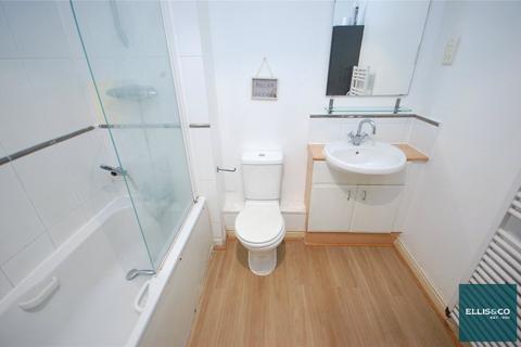 undefined, High Road, North Finchley, N12