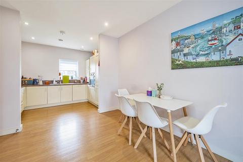 3 bedroom apartment for sale, Bournebrook Grove, Romford, RM7