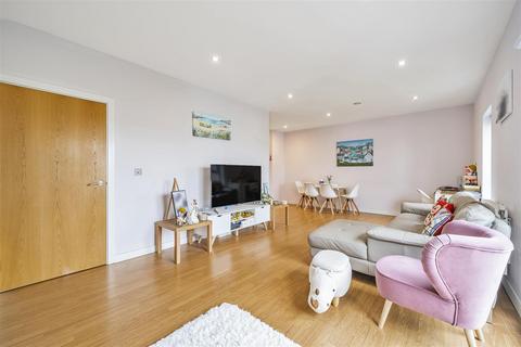 3 bedroom apartment for sale, Bournebrook Grove, Romford, RM7