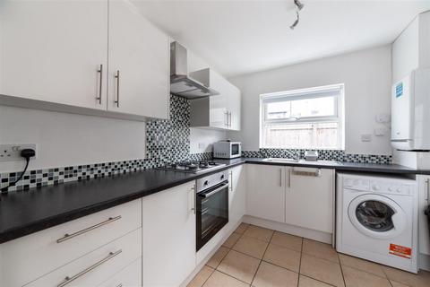 4 bedroom terraced house to rent, £99pppw - *En-Suite Rooms, Ninth Avenue, Heaton, NE6