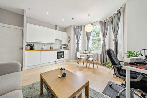 1 bedroom flat for sale, Twyford Avenue, London W3