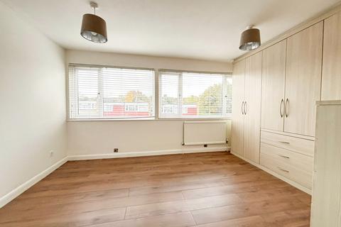 2 bedroom terraced house to rent, Long Green, Chigwell, IG7