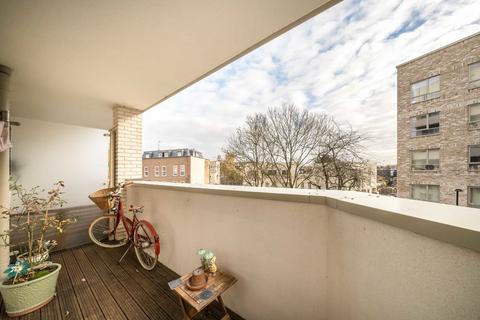 1 bedroom flat for sale, Avenue Road, London W3