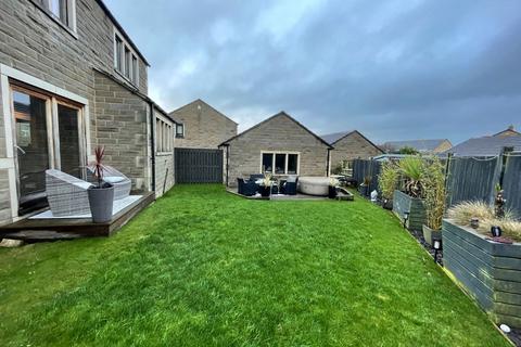 4 bedroom detached house for sale, Elm Gardens, Skelmanthorpe