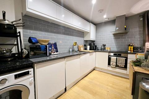 1 bedroom flat to rent, Balham High Road, London SW17