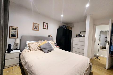 1 bedroom flat to rent, Balham High Road, London SW17