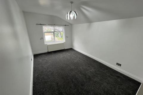 4 bedroom property to rent, Peel Road, London, E18