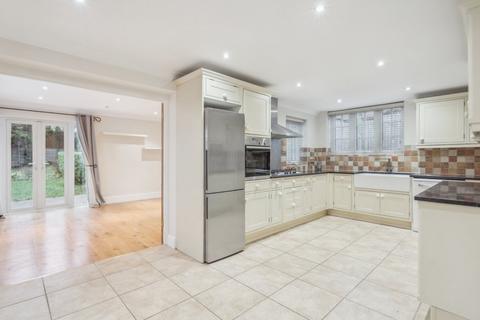 5 bedroom detached house to rent, The Uplands, Gerrards Cross