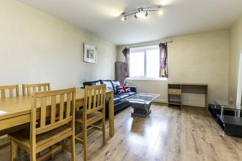 2 bedroom flat to rent, Ferguson Close, London E14