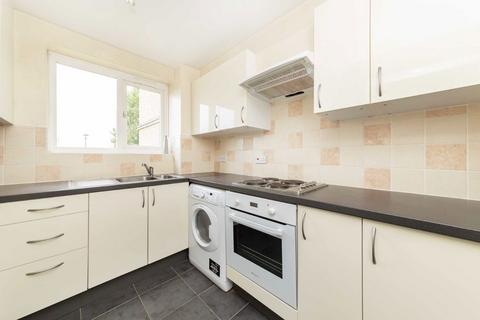 2 bedroom flat to rent, Ferguson Close, London E14