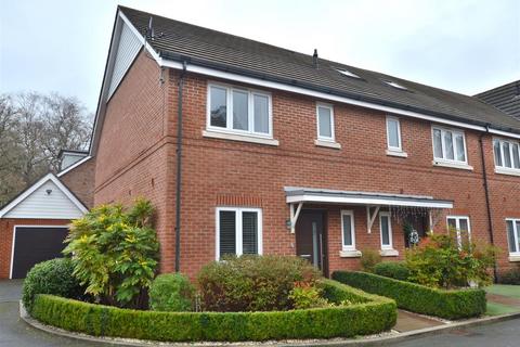 3 bedroom end of terrace house for sale, Teaseltun, Fleet GU51