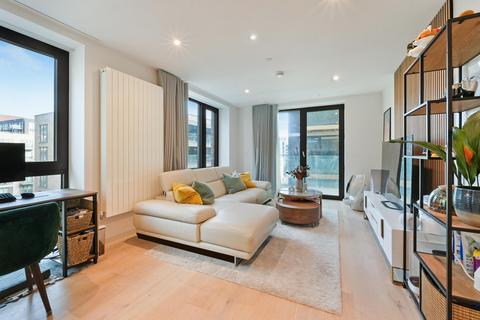 2 bedroom apartment for sale, John Cabot House, Royal Wharf, London, E16