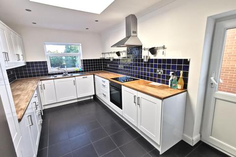 3 bedroom semi-detached house to rent, Eastlands, Stafford, ST17 9BB