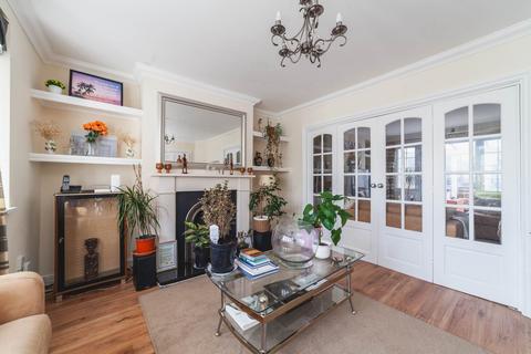 4 bedroom semi-detached house for sale, Croft Road, London