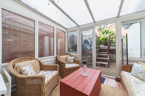 4 bedroom semi-detached house for sale, Croft Road, London