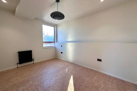 2 bedroom house to rent, Overbury Road, London