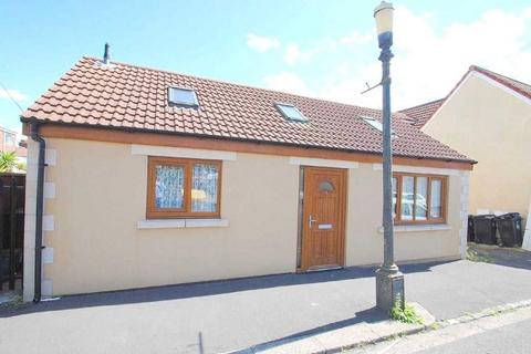 2 bedroom bungalow to rent, Manx Road, Bristol