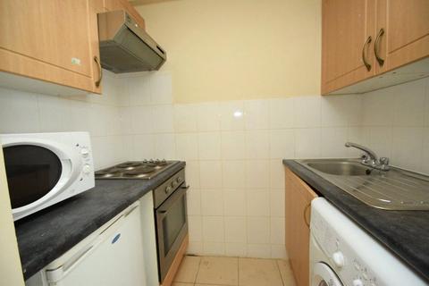 Studio to rent, Finchley Lodge, Gainsborough Road, London, N12