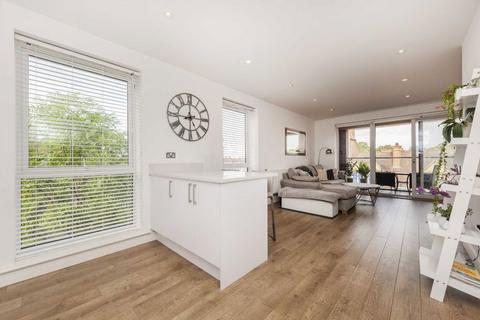 2 bedroom flat for sale, Valley Road, London SW16