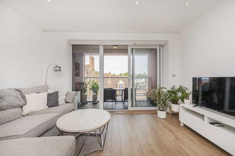 2 bedroom flat for sale, Valley Road, London SW16