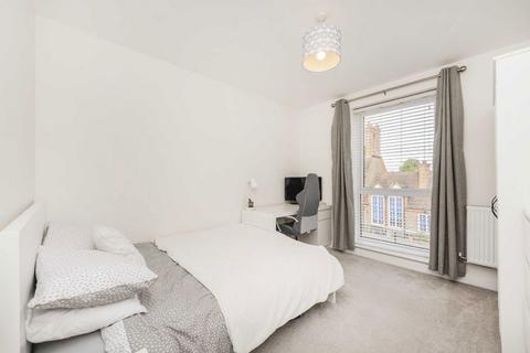 2 bedroom flat for sale, Valley Road, London SW16