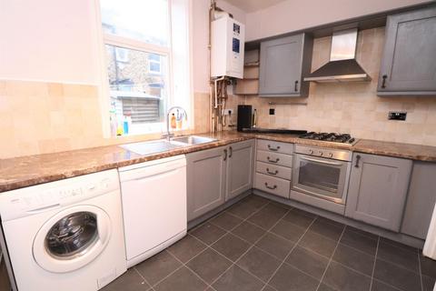 3 bedroom end of terrace house to rent, Oakroyd Mount, Stanningley, Pudsey, West Yorkshire, UK, LS28