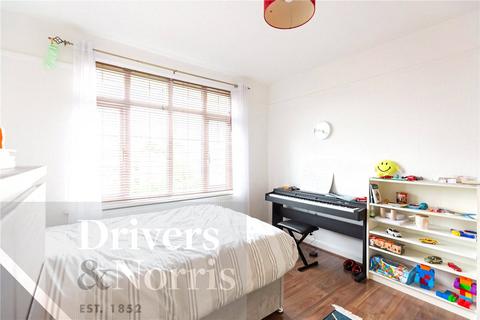 2 bedroom apartment to rent, Torrington Court, North Finchley, London, N12