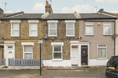 4 bedroom house to rent, Exning Road, London E16