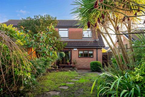 6 Ness Close, Preston, Hull, HU12 8SF
