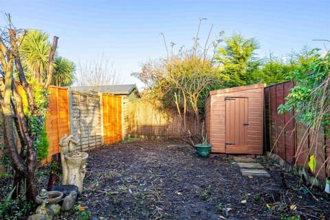 6 Ness Close, Preston, Hull, HU12 8SF