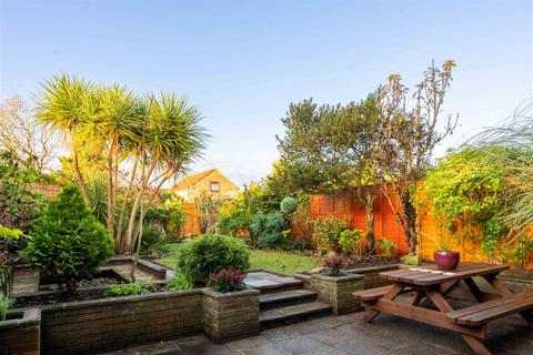 6 Ness Close, Preston, Hull, HU12 8SF