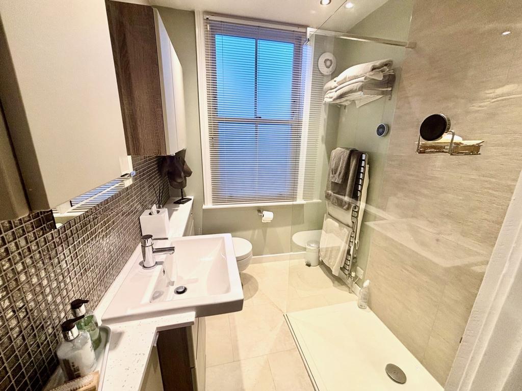 Familt shower room