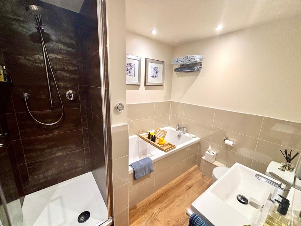 Guest En-Suite