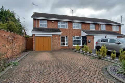 3 bedroom semi-detached house to rent, Droitwich, Worcestershire